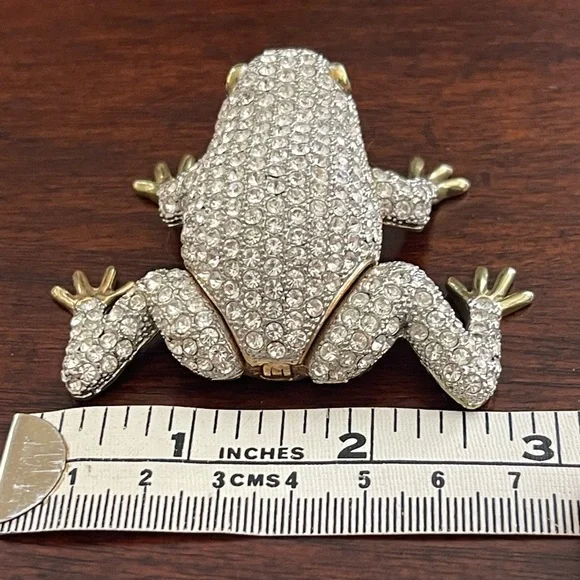 Signed Rucinni enameled pave set crystal metal frog pill trinket jewelry box - Picture 6 of 8